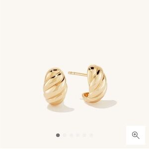 Mejuri Bold Croissant Dôme Huggies - Never been worn!!